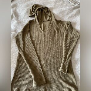Hooded green pull over knitted shirt